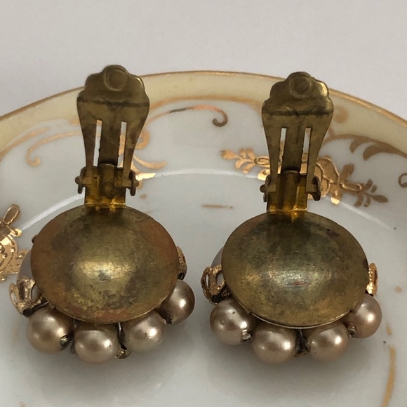 Vintage Faux Pearl Cluster Clip Earrings Hong Kong 1950's - Picture 4 of 6